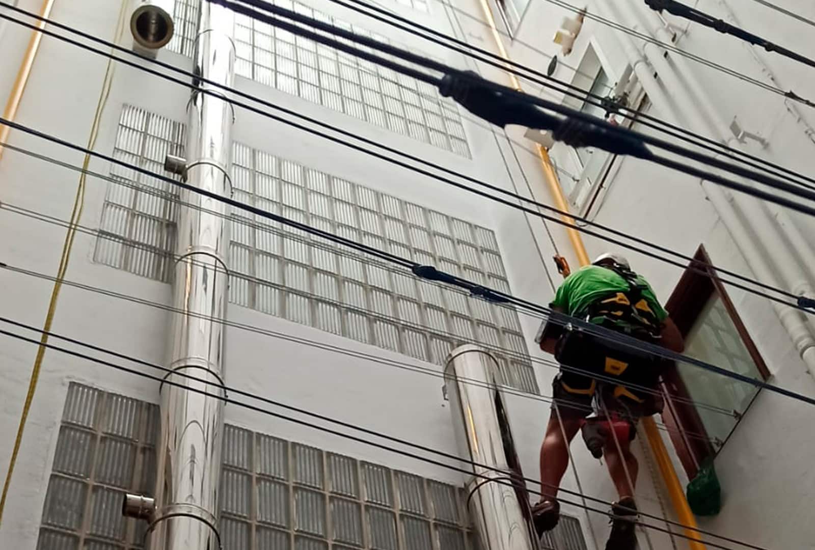 Instalación de 2 chimeneas de acero inoxidable en Donostia